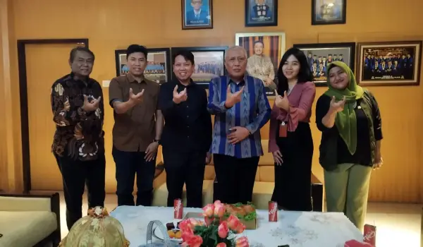 Rektor Unifa dan jajaran bersama pihak Hotel Royal Bay Makassar, Foto Humas/Unifa