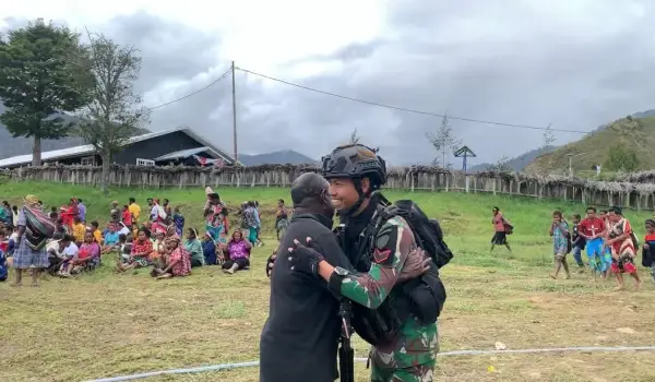 TNI bersama warga Papua Rayakan Tahun Baru