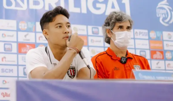 I Made Andhika Wijaya dan Pelatih Bali United, Stefano Cugurra (ligaindonesiabaru.com)