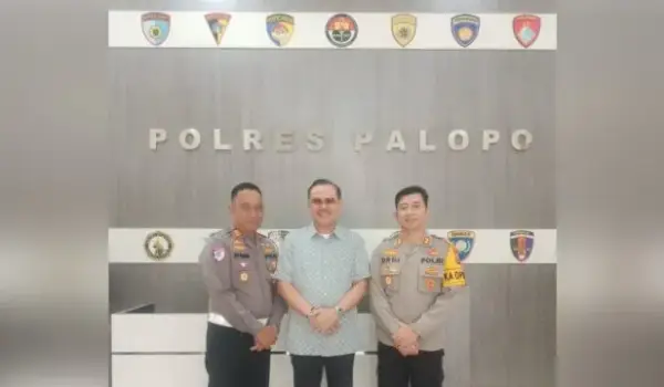 Anggota DPR RI dari Fraksi Partai Demokrat, Irjen Pol (P) Drs. Frederik Kalalembang, melakukan pertemuan dengan Kapolres Palopo, AKBP Dedi Surya Darma, membahas pentingnya keamanan dan ketertiban jelang PSU di Palopo