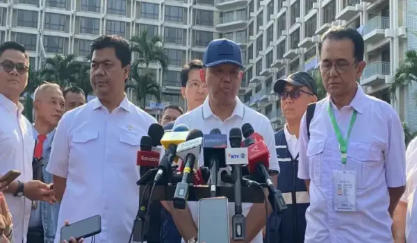 Wakil Menteri Sekretaris Negara (Wamensesneg) Bambang Eko Suhariyanto menghadiri eksekusi Hotel Sultan di kawasan Gelora Bung Karno (GBK), Jakarta.