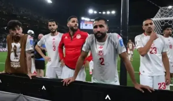 Pemain Timnas Tunisia tampak kecewa usai kalah 0-4 dari Jepang. Kekalahan ini memastikan mereka gagal lolos ke fase gugur Piala Dunia 2026.