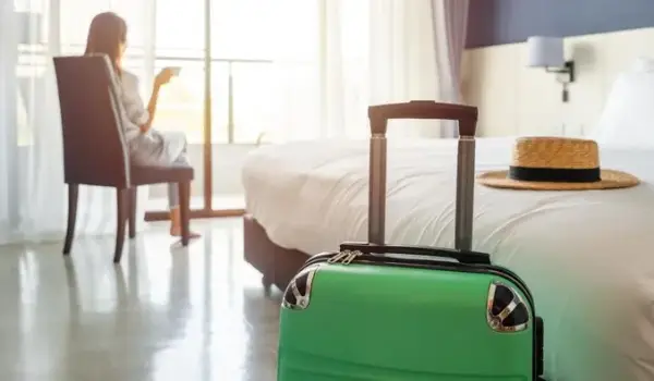 Trik Sederhana agar Tak Lagi Ketinggalan Barang di Hotel: Cukup Ikat Pita Berwarna Cerah Sejak Tiba