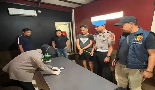 Pelaku pemalakan di Tanah Abang, Jakarta Pusat (Foto: Puteranegara/Okezone)