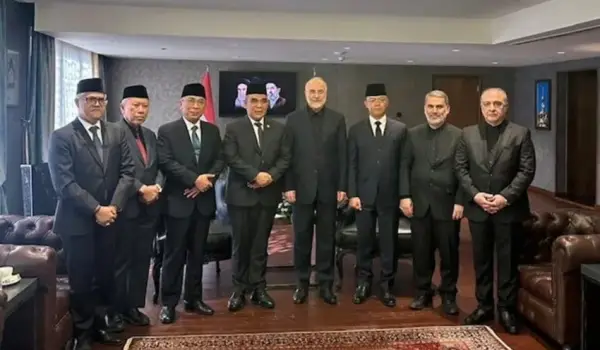Ketua Umum PBNU KH Yahya Cholil Staquf atau Gus Yahya mengungkapkan bahwa delegasi Indonesia telah menyampaikan pesan perdamaian saat bertemu Ketua Parlemen Iran, Mohammad Bagher Ghalibaf, di Mashhad, Jumat (10/7/2026). Foto: Istimewa