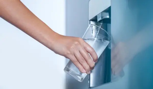 Jangan Asal Minum: Pakar Ayurveda Ungkap 5 Waktu Terbaik Konsumsi Air Putih