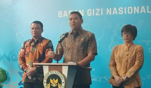 Kepala Badan Gizi Nasional (BGN) Sudaryono (tengah).