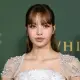 Viral! Lisa BLACKPINK Makan Malam Bareng Pria Misterius di Thailand, Siapa Dia?