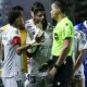Neymar menerima hukuman absen 2 pertandingan akibat gestur menutup mulut.